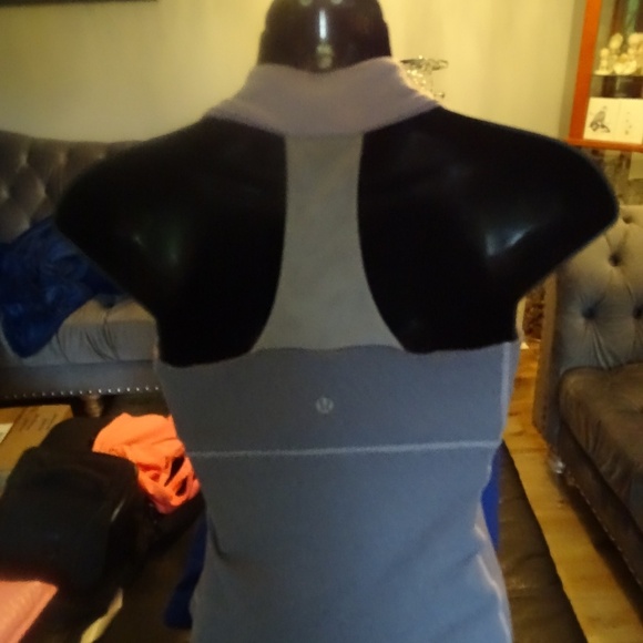 LULULEMON T-BACK BUILT IN  SHELF BRA TANK TOP - Picture 2 of 2